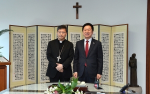 김기현, 정순택 대주교 에방