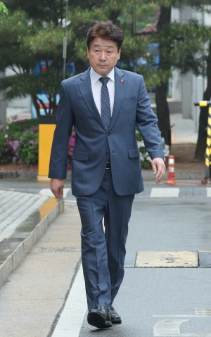 기동민 의원, 김영춘 전 해양수산부 장관 이수진 의원 공판 출석