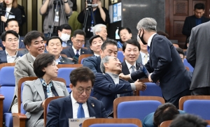 '꼼수 탈당' 민형배, 복당 후 첫 의원총회 참석
