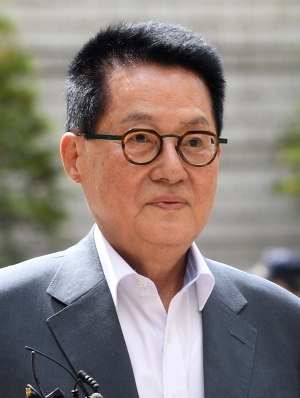 박지원 전 국정원장 법원 출석