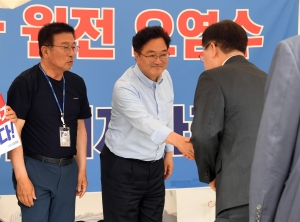 '오염수 방류 저지 단식' 농성장 찾은 이재명