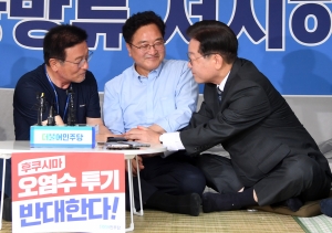 '오염수 방류 저지 단식' 농성장 찾은 이재명