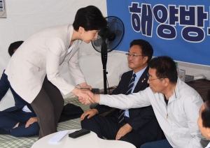 우원식, 윤재갑 이어 단식 농성 돌입