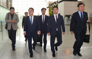 중국 출국한 민주당 의원들