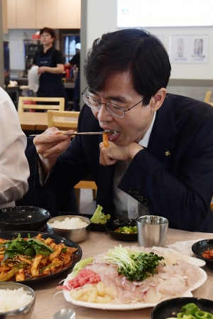 교육위 소속 국민의힘 노량진수산시장 방문