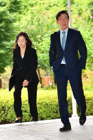 '문화계 블랙리스트' 김기춘-조윤선 법원 출석 
