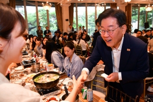 출입 기자들과 오찬하는 이재명 대표