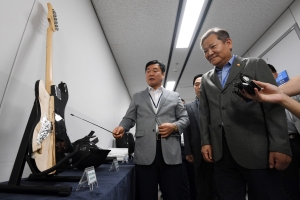 이상민 장관, 인천공항 세관 점검