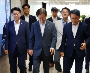 수원지검 향하는 이재명