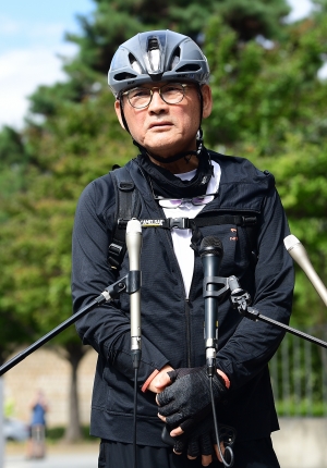 유인촌 문화체육관광부 장관 후보자 첫 출근