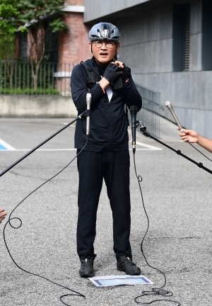 유인촌 문화체육관광부 장관 후보자 첫 출근