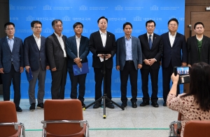 이재명 당대표 단식 중단 호소 및 경남 16개 지역위원장 전원 동조단식 선언 기자회견