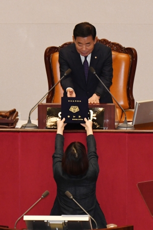 허숙정 의원 선서