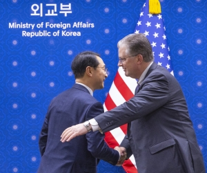 한ㆍ미 외교장관 회담장에서 만나 양국 북핵대표