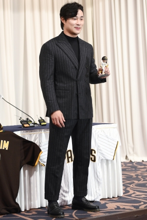 야구 선수 김하성 골드글러브 수상 공식 기자회견