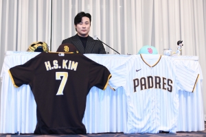 야구 선수 김하성 골드글러브 수상 공식 기자회견