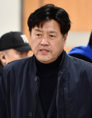 서울중앙지방법원 출석하는 김용 전 민주연구원 부원장