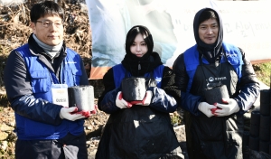 따뜻한 겨울나기 '사랑의 연탄 배달' 봉사활동