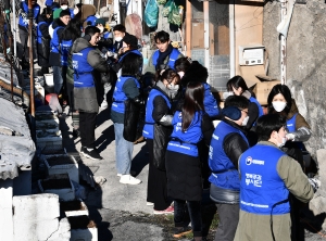 따뜻한 겨울나기 '사랑의 연탄 배달' 봉사활동