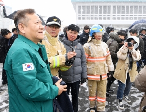 서천수산물특화시장 화재현장 찾은 윤석열과 한동훈