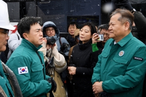 서천수산물특화시장 화재현장 찾은 윤석열과 한동훈