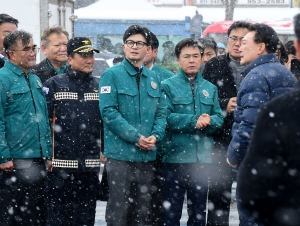 서천수산물특화시장 화재현장 찾은 윤석열과 한동훈