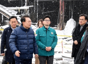 서천수산물특화시장 화재현장 찾은 윤석열과 한동훈