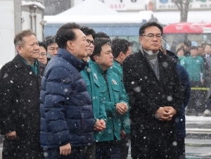 서천수산물특화시장 화재현장 찾은 윤석열과 한동훈