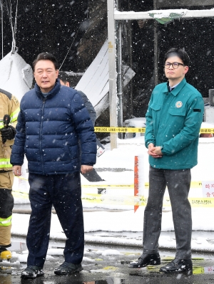 서천수산물특화시장 화재현장 찾은 윤석열과 한동훈