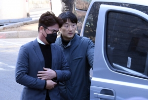 '뒷돈 혐의' 구속 기로 놓인 기아 김종국-장정석