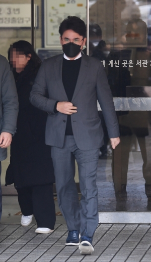 '뒷돈 혐의' 구속 기로 놓인 기아 김종국-장정석