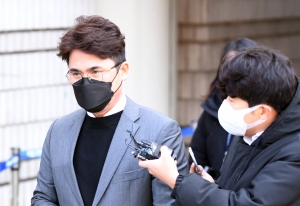 '뒷돈 혐의' 구속 기로 놓인 기아 김종국-장정석
