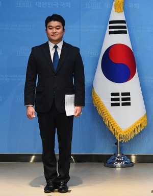 이원욱 의원 '새로운미래' 합류 관련 백브리핑-신용우 민주당 탈당 기자회견