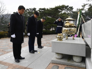 조국 전 법무부 장관 김대중 전 대통령 묘소 참배