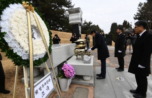 조국 전 법무부 장관 김대중 전 대통령 묘소 참배