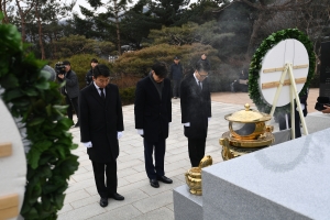 조국 전 법무부 장관 김영삼 전 대통령 묘역 참배