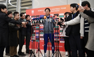 태국전 마치고 귀국하는 대한민국 축구 국가 대표팀