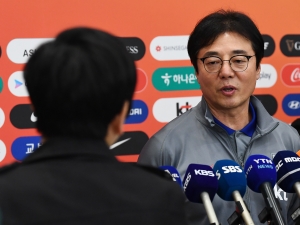 태국전 마치고 귀국하는 대한민국 축구 국가 대표팀