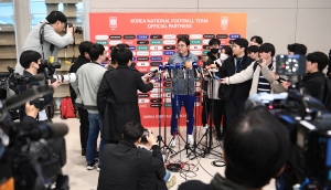 태국전 마치고 귀국하는 대한민국 축구 국가 대표팀