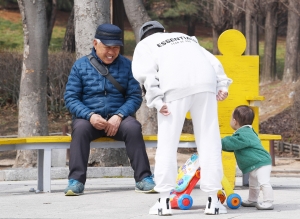 봄 만끽하는 시민들