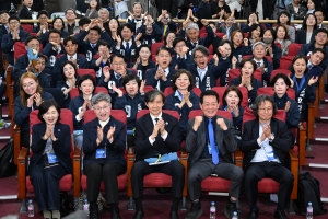 환호하는 조국혁신당