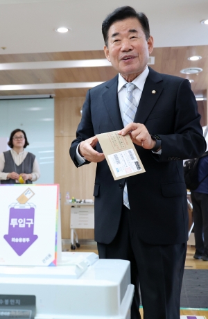 김진표 국회의장 사전투표