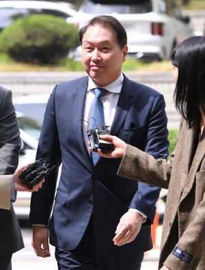 이혼소송 항소심 2차 변론 출석한 최태원