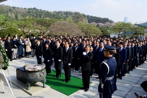 현충원 참배하는 더불어민주당-더불어민주연합