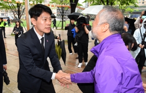 민주당 민주연합 당선자 이태원 참사 희생자 분향소 방문